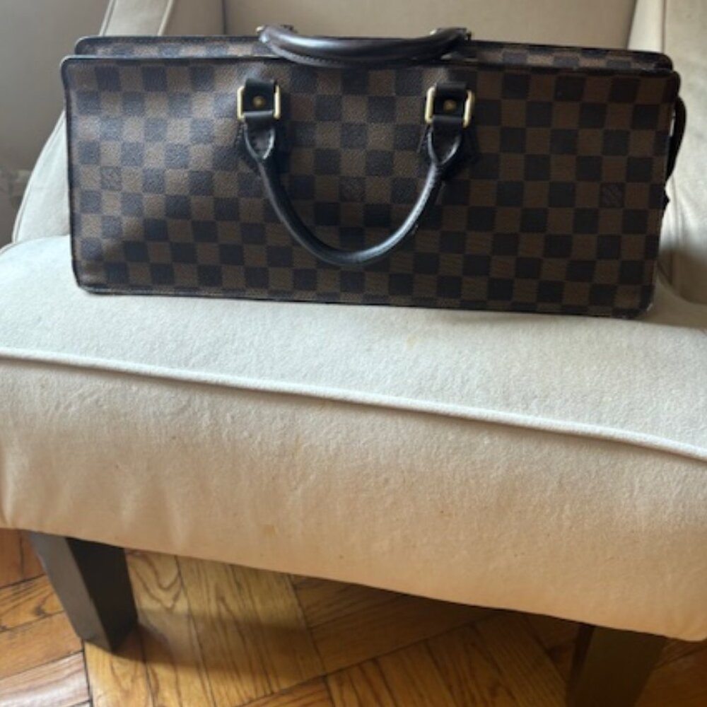 RARE LV Damier Ebene Sac Triangle